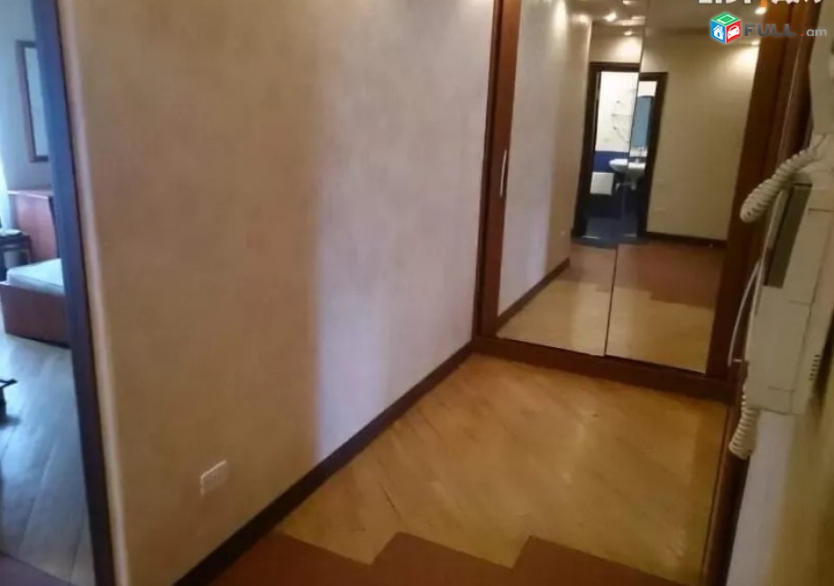 LA01300 Վարձով 3 սենյականոց բնակարն Նալբանդյան փողոցում 