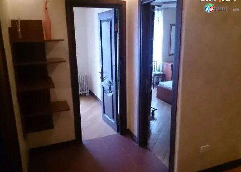 LA01300 Վարձով 3 սենյականոց բնակարն Նալբանդյան փողոցում 