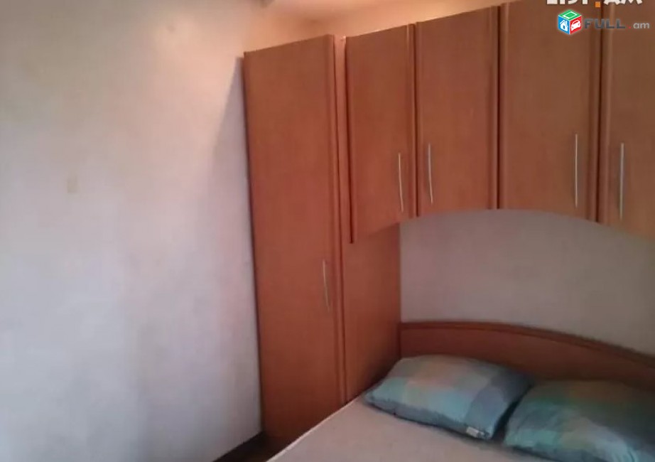 LA01300 Վարձով 3 սենյականոց բնակարն Նալբանդյան փողոցում 