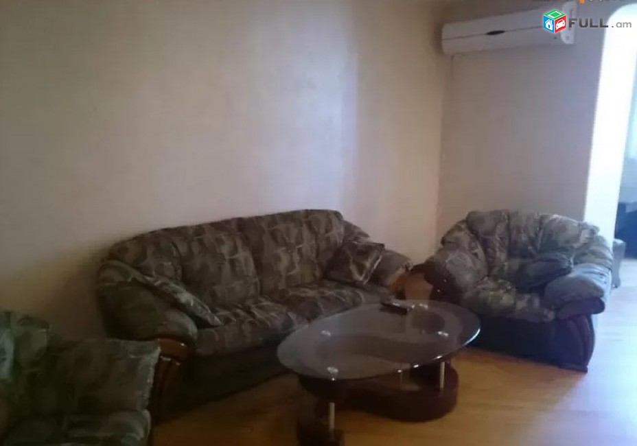 LA01300 Վարձով 3 սենյականոց բնակարն Նալբանդյան փողոցում 