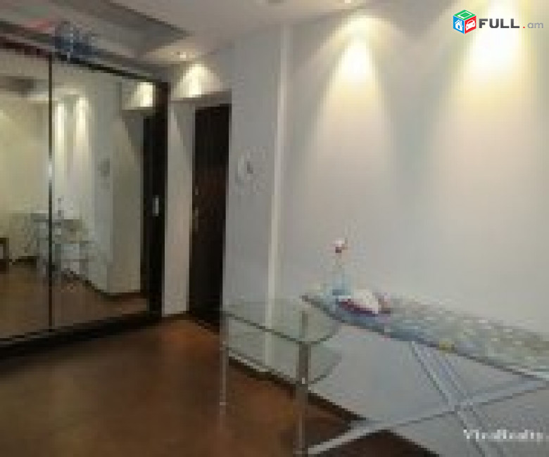 LA01323 Վարձով 3 սենյականոց բնակարան Հերացի փողոցում