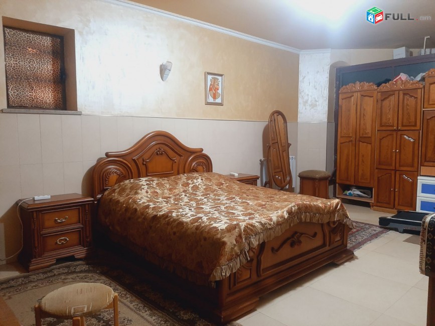 LA01358 Վարձով 8 սենյականոց Այգեձոր , փոսի դպրոցի հարևանությամբ 