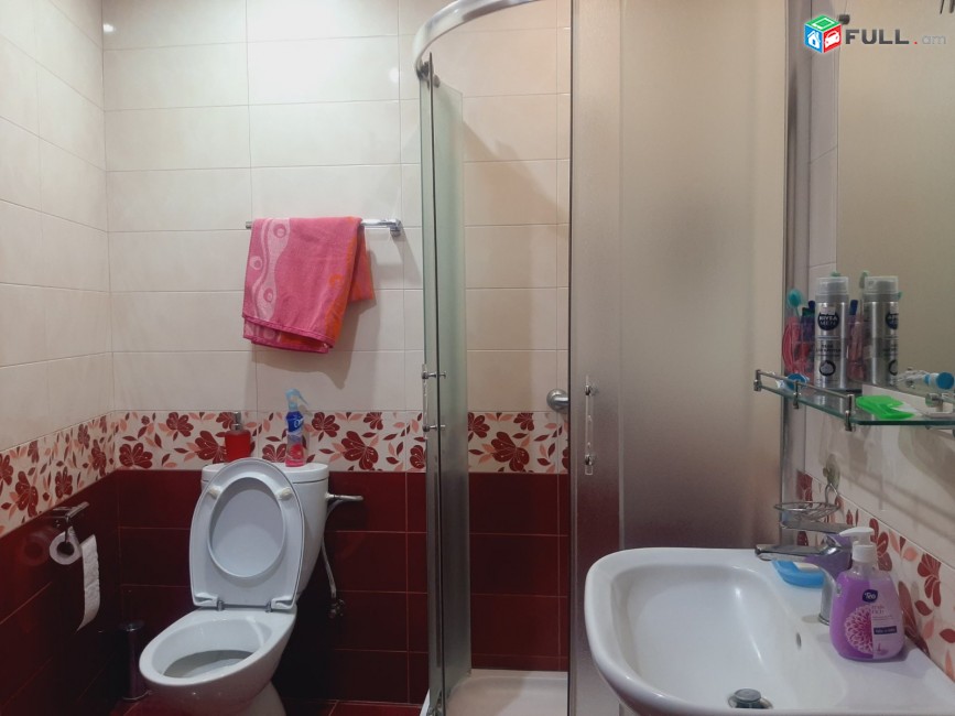 LA01358 Վարձով 8 սենյականոց Այգեձոր , փոսի դպրոցի հարևանությամբ 