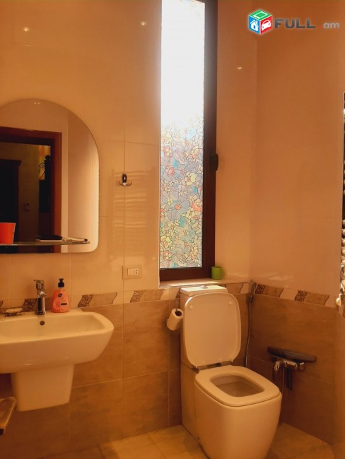 LA01358 Վարձով 8 սենյականոց Այգեձոր , փոսի դպրոցի հարևանությամբ 