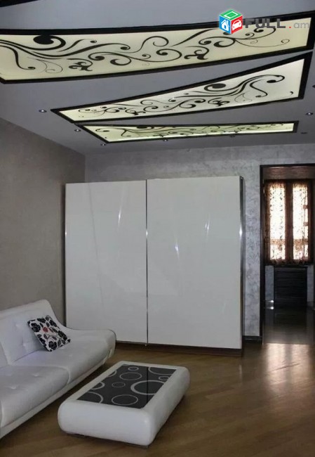 LA01429 Վարձով 3 սենյականոց բնակարան Սայաթ Նովա, Բուրմունք խանութի մոտ