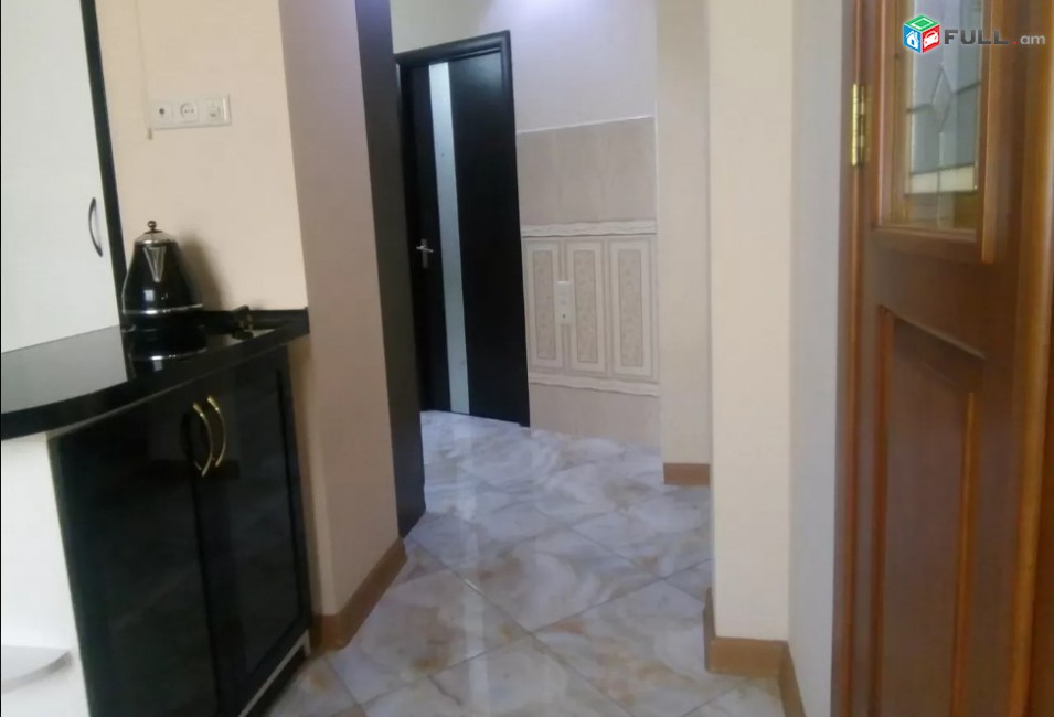 LA01556 Վարձով 3 սենյականոց բնակարան Արամ Խաչատրյան , Սլավոնական համլսարանի մոտ 