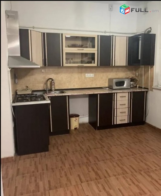 LA01655 Վարձով 3 սենյականաց բնակարան Կողբացի փողոցում 