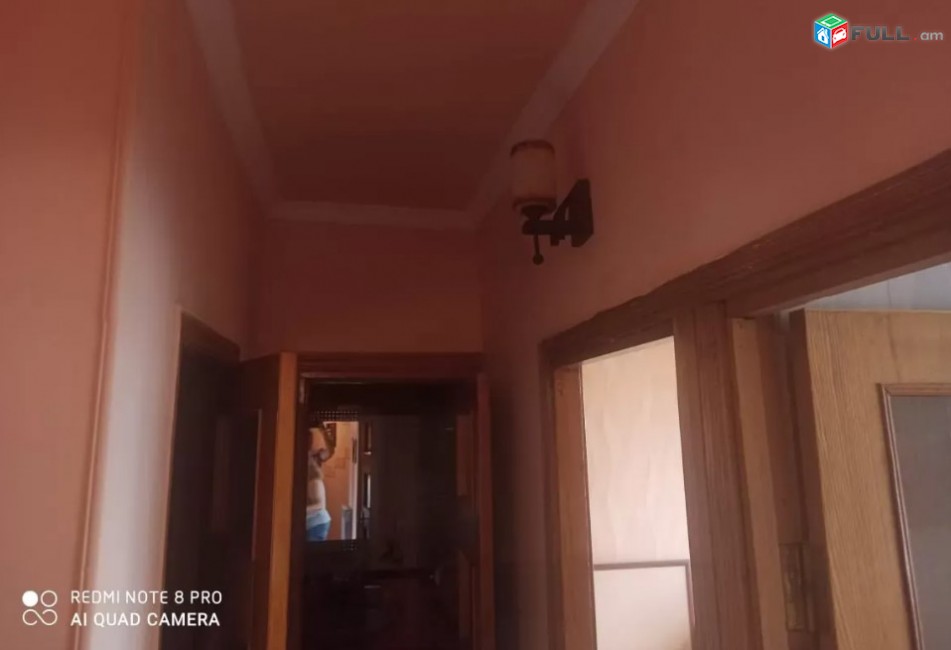 LA01952 Վարձով 3 սենյականոց բնակարան Էրեբունի մասիվ , հիվանդանոցի հարևանությամբ 