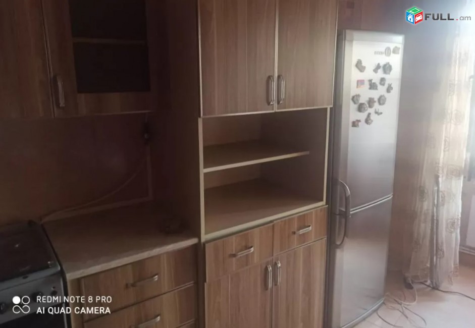 LA01952 Վարձով 3 սենյականոց բնակարան Էրեբունի մասիվ , հիվանդանոցի հարևանությամբ 