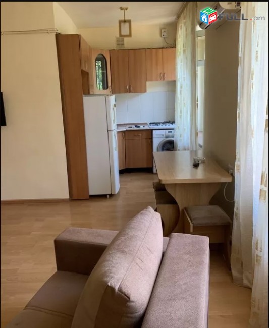 LA01981 Վարձով 1 սենյականոց բնակարան Հալաբյան փողոցում 