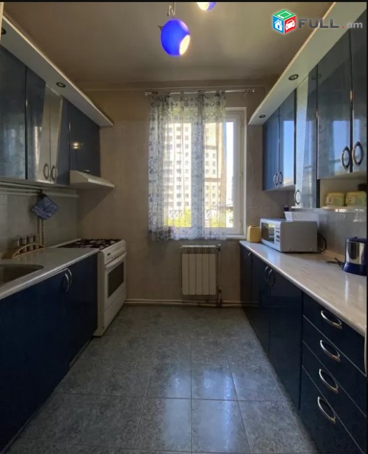 LA02664 Վարձով 4 սենյականոց բնակարան Նալբանդյան փողոցում 