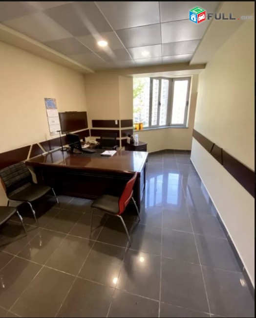 LA02862 Վարձով ունիվերսալ կոմերցիոն տարածք 700 քմ, Սարյան փողոց , Ամիրյան խաչմերուկ 