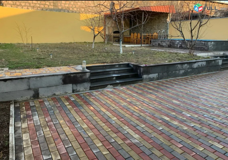 LA03243  Վարձով 4 սենյականոց առանձնատուն Բուռնազյան փողոցում