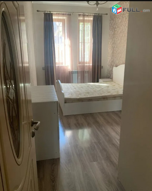 LA03243  Վարձով 4 սենյականոց առանձնատուն Բուռնազյան փողոցում