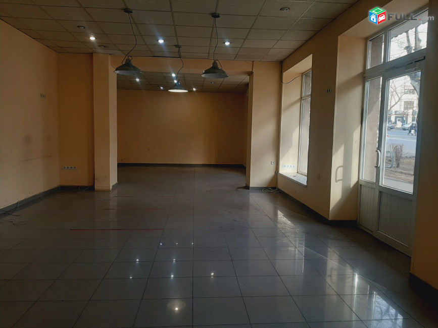 LA03195  Վարձով 120 քմ. գրասենյակային տարածք Հրաչյա Քոչար , 1 ին գիծ