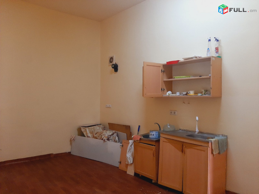 LA03195  Վարձով 120 քմ. գրասենյակային տարածք Հրաչյա Քոչար , 1 ին գիծ