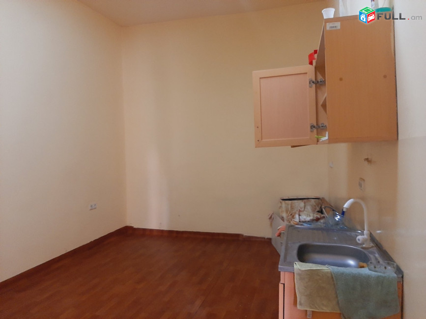 LA03195  Վարձով 120 քմ. գրասենյակային տարածք Հրաչյա Քոչար , 1 ին գիծ
