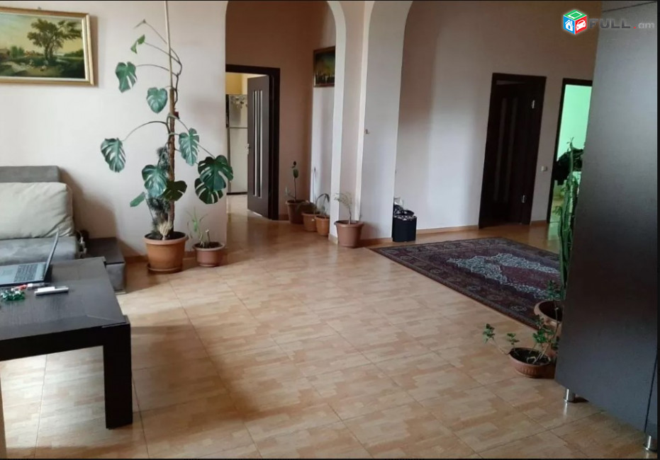 LA03295 Վարձով 3 հարկանի 8 սենյականոց առանձնատուն Դեմիրճյան Պռոշյան խաչմերուկ