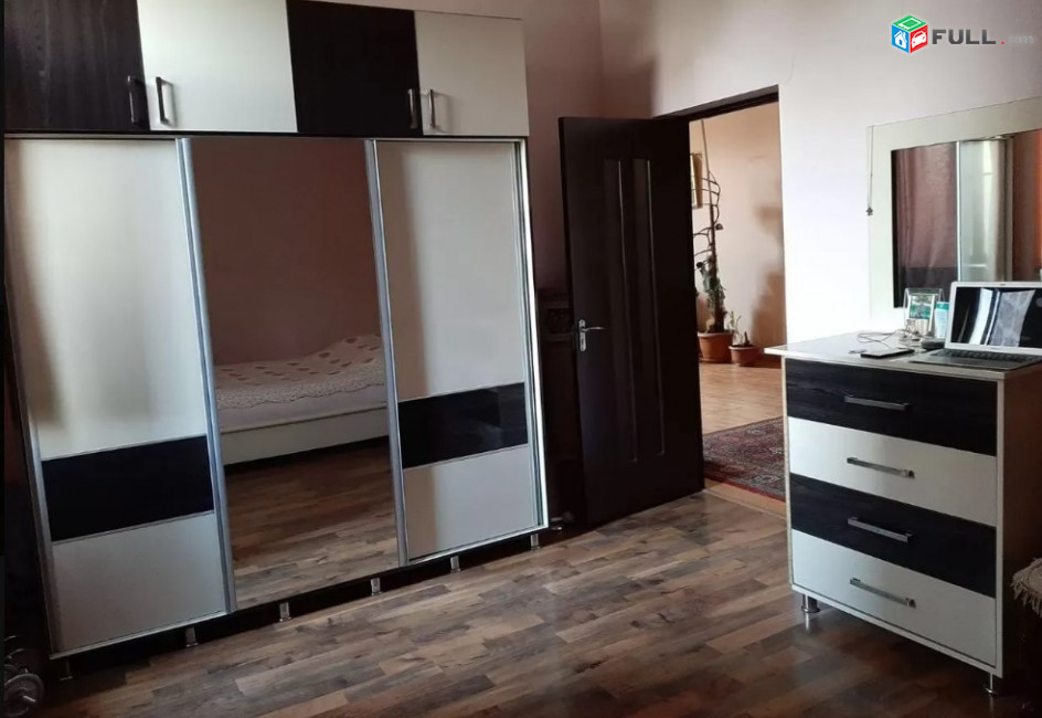 LA03295 Վարձով 3 հարկանի 8 սենյականոց առանձնատուն Դեմիրճյան Պռոշյան խաչմերուկ
