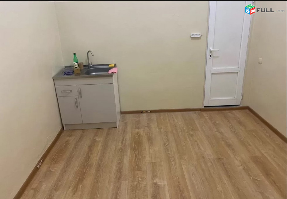 LA03369 Վարձով 100 քմ  գրասենյակային տարածք Հակոբ Հակոբյան փողոցում
