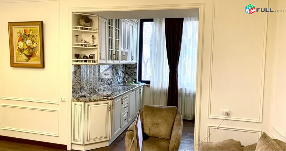 LA03393 Վարձով 3 սենյականոց բնակարան Աբովյան փողոցում 
