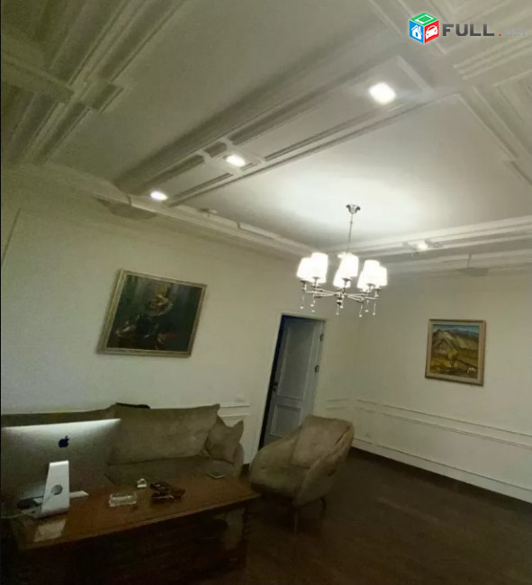 LA03393 Վարձով 3 սենյականոց բնակարան Աբովյան փողոցում 