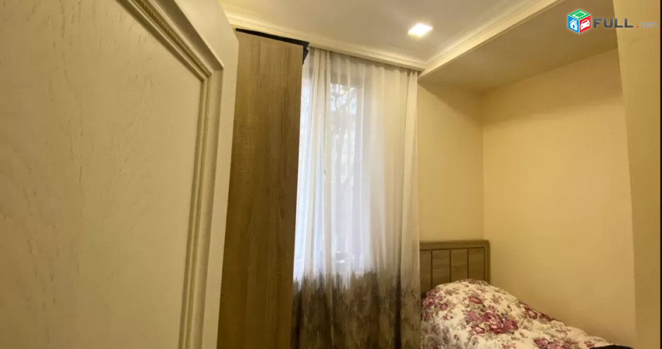 LA03393 Վարձով 3 սենյականոց բնակարան Աբովյան փողոցում 