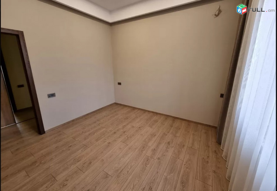 LA03581  Վարձով 3 սենյականոց բնակարան Արամի փողոց , նորակառույց շենք