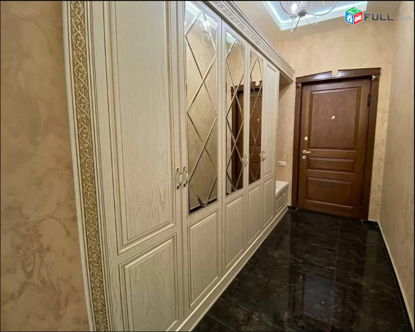LA03587 Վարձով 3 սենյականոց բնակարան Ամիրյան , նորակառույց 