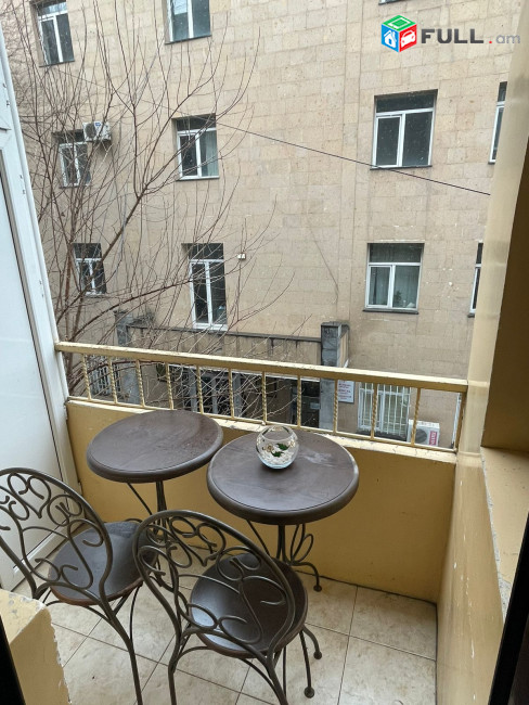 LA03649 Վարձով 3 սենյականոց բնակարան Մաշտոց , Պոնչիկանոցի մոտ 