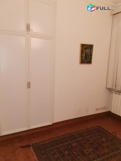 LA03688 Վարձով 3 սենյականոց բնակարան Սարյան փողոցում