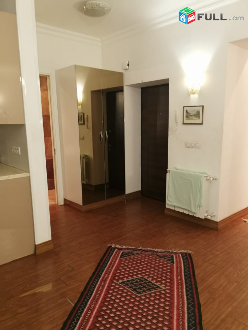 LA03688 Վարձով 3 սենյականոց բնակարան Սարյան փողոցում