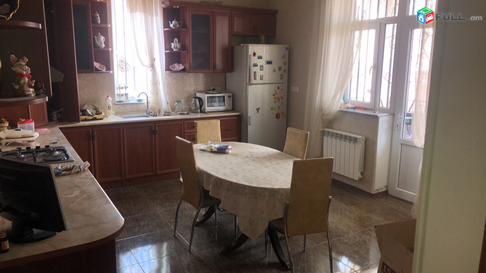 LA03724 Վարձով 7 սենյականոց բնակարան Առինջ , Խաչատուր Աբովյան փողոց 