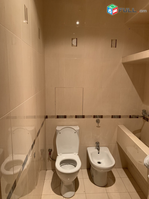 LA03757 Վարձով 5 սենյականոց դուպլեքս բնակարան Աբովյան փողոցում 
