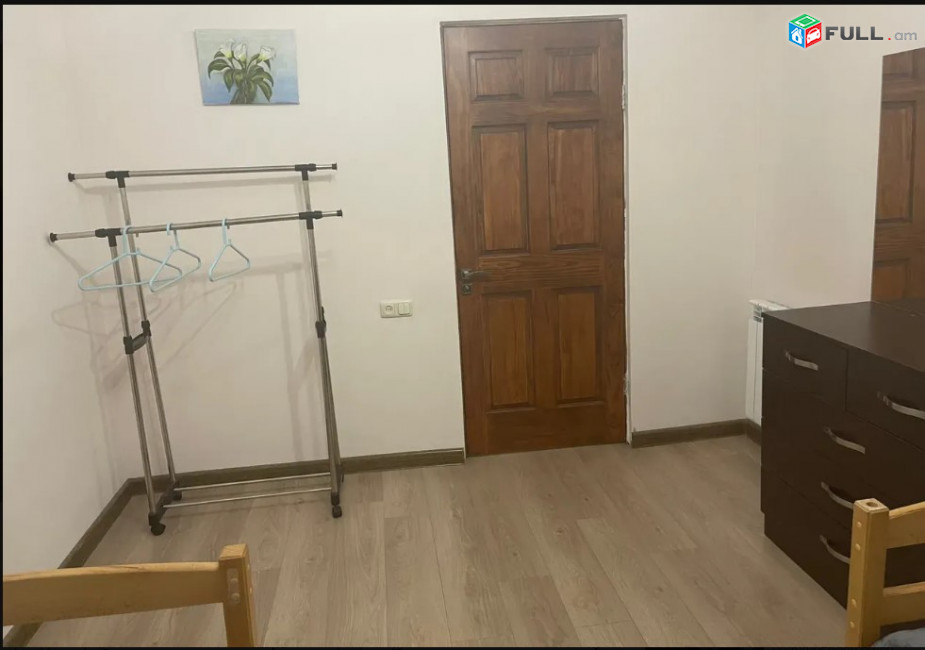 LA03870 Վարձով 2 սենյականոց բնակարան Հանրապետության փողոցում 