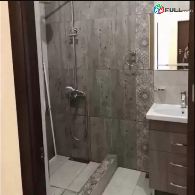 LA03900 Վարձով 4 սենյականոց բնակարան Չարենց փողոց , Սայաթ Նովա խաչմերուկի մոտ