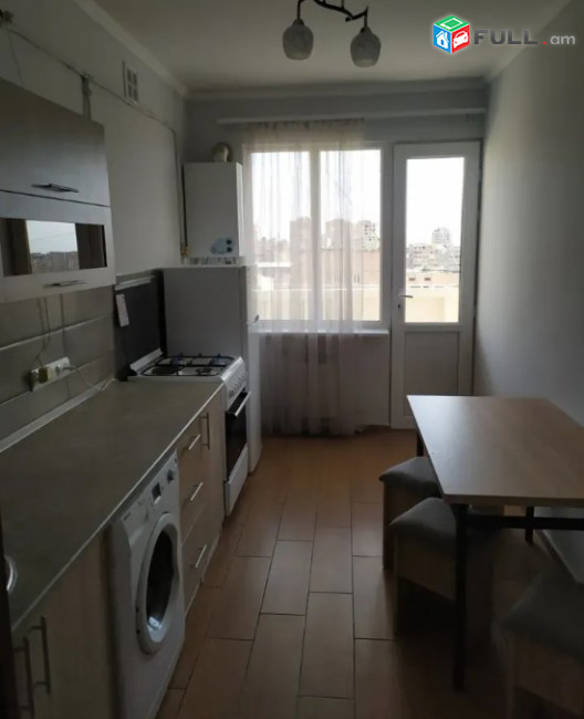 LA03957 Վարձով 3 սենյականոց բնակարան Արամ Խաչատրյան փողոցում