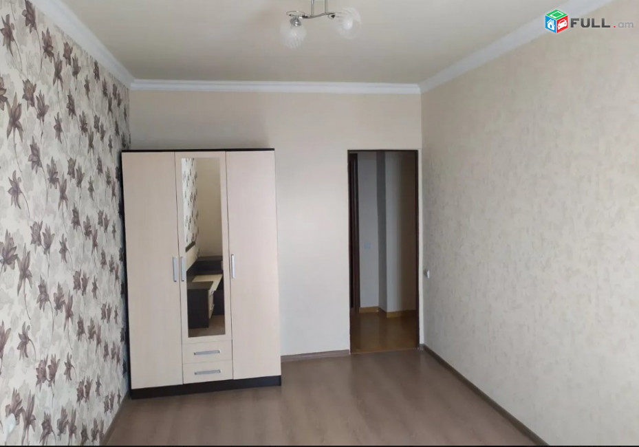 LA03957 Վարձով 3 սենյականոց բնակարան Արամ Խաչատրյան փողոցում