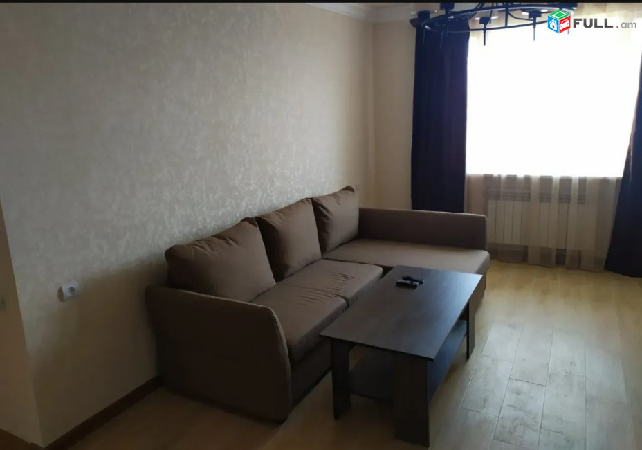 LA03957 Վարձով 3 սենյականոց բնակարան Արամ Խաչատրյան փողոցում