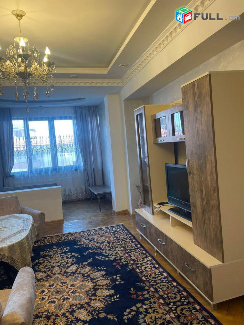 LA03991 Վարձով 2 սենյականոց բնակարան Վիկտոր Համբարձումյան փողոցում 