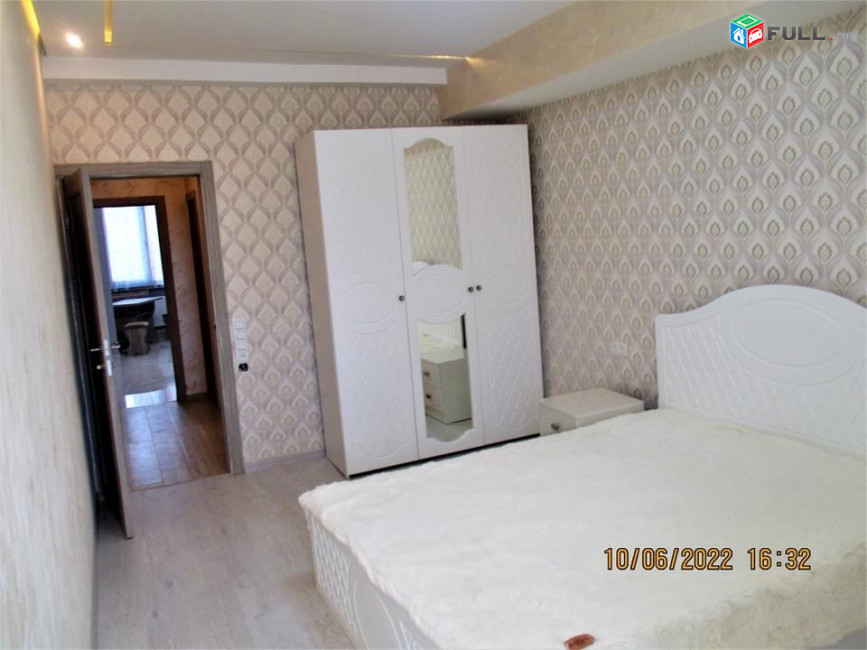 LA03991 Վարձով 2 սենյականոց բնակարան Վիկտոր Համբարձումյան փողոցում 