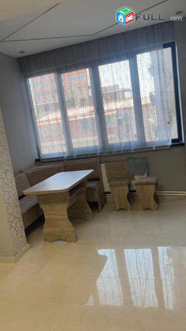 LA03991 Վարձով 2 սենյականոց բնակարան Վիկտոր Համբարձումյան փողոցում 
