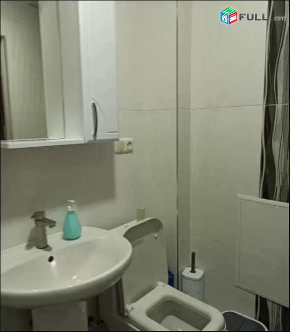 LA03984 Վարձով 2 սենյականոց բնակարան Ամիրյան փողոցում 