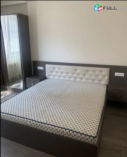 LA04007 Վարձով 3 սենյականոց բնակարան Մաշտոցի պողոտա , նորակառույց շենք 