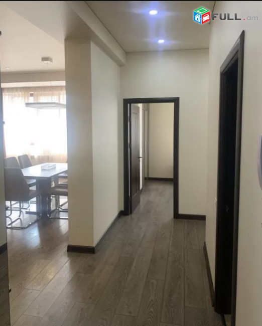 LA04007 Վարձով 3 սենյականոց բնակարան Մաշտոցի պողոտա , նորակառույց շենք 