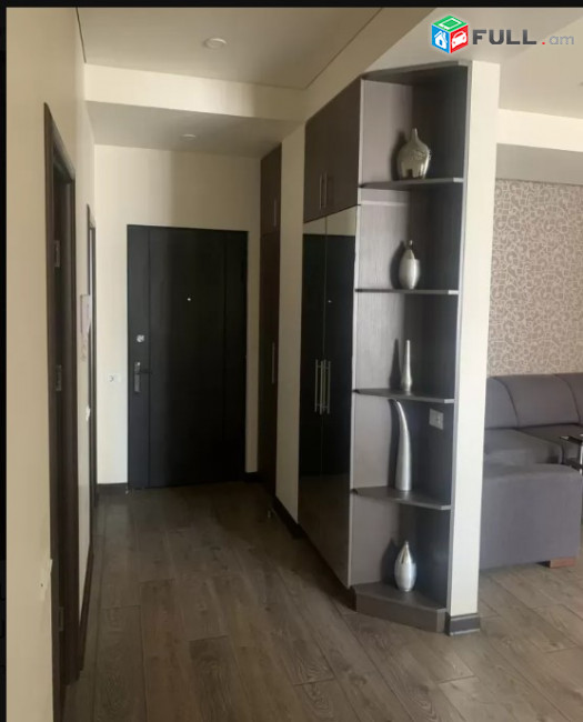 LA04007 Վարձով 3 սենյականոց բնակարան Մաշտոցի պողոտա , նորակառույց շենք 