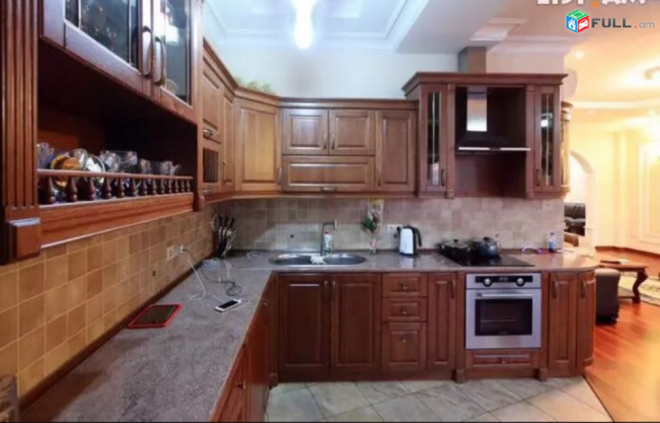 LA04042 Վարձով 3 սենյականոց բնակարան Աբովյան փողոց , Կինո Մոսկվայի հարևանությամբ