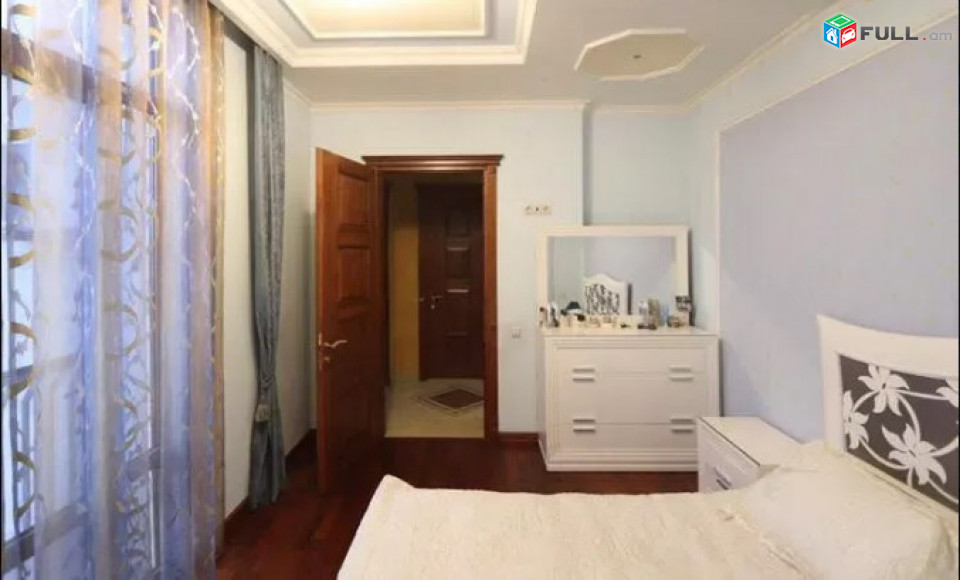LA04042 Վարձով 3 սենյականոց բնակարան Աբովյան փողոց , Կինո Մոսկվայի հարևանությամբ
