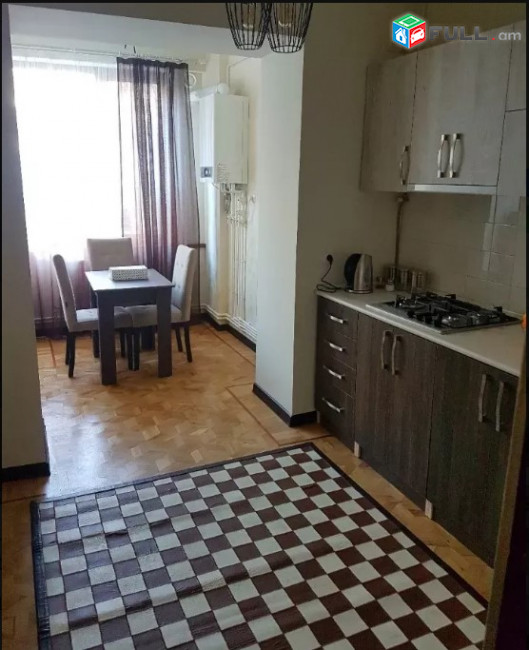 LA04169 Վարձով 2 սենյականոց բնակարան Աբովյան փողոց , Անի հյուրանոցի բակում 
