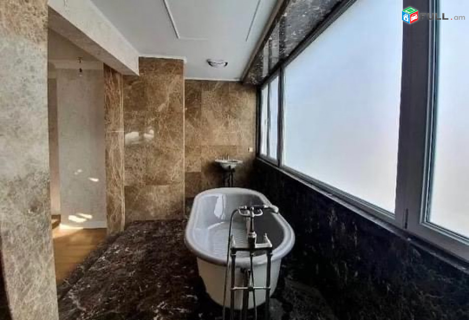 LA04207 Վարձով penthouse  550 քմ Աբովյան փողոց , նորակառույց շենք